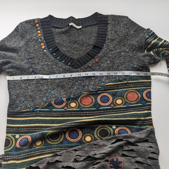 Women's Linea Domani Gray Contrast Beaded Patterned V-Neck Tunic Sweater Size L - Picture 12 of 13